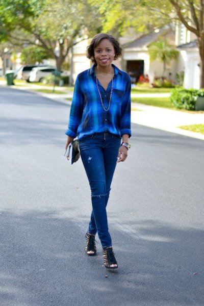 blue plaid shirt with skinny jeans and short open toe boots