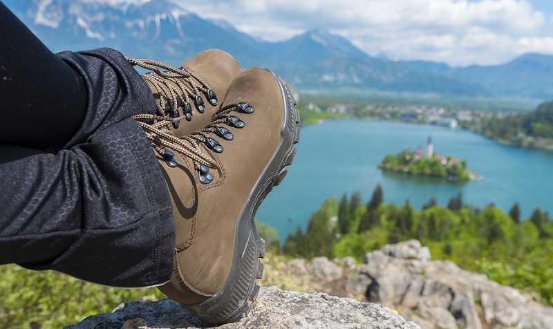 The 7 best women's hiking shoes 🥾 [2020 Reviews] |  Outside of Pursui