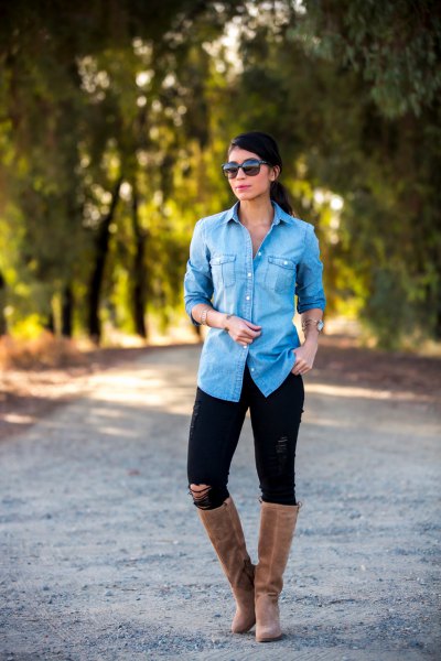 blue button down chambray shirt and black skinny jeans