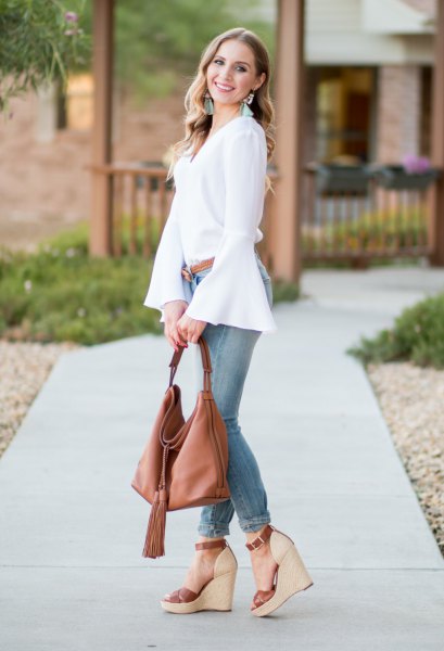white chiffon blouse with gray skinny jeans and platform sandals