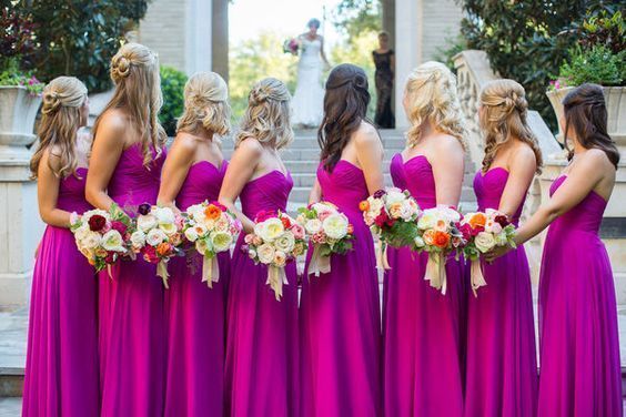 15 Wonderful Wedding Photo Ideas For Your Bridesmaids |  Magenta.