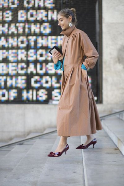 Blushing maxi coat with black pumps with kitten heels