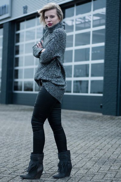 gray, coarsely cut knitted sweater with stand-up collar and black wedge boots made of wide calfskin