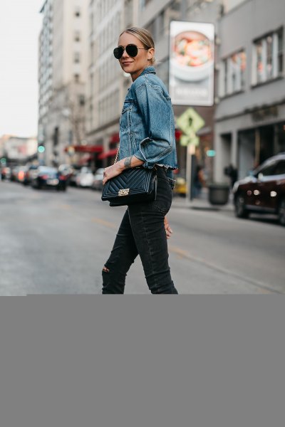 blue denim jacket with black skinny jeans and open toe heels