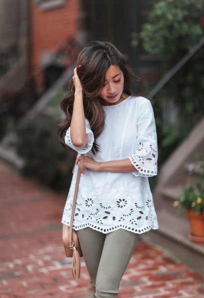 white crochet lace tunic blouse with gray skinny jeans
