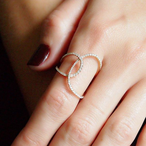 SIMPLE RING DESIGN IS MORE FASHIONABLE;  Ring;  creative ring.