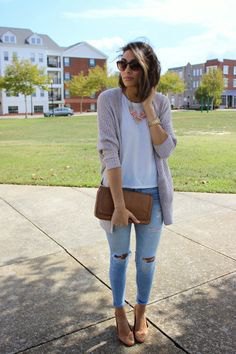 How to style light blue jeans
