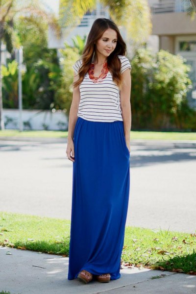 How to wear a blue maxi skirt