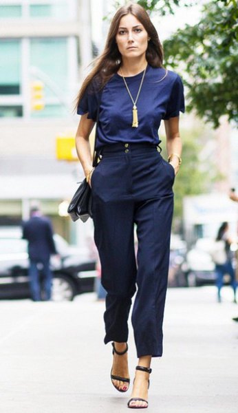 How to wear a navy blue top