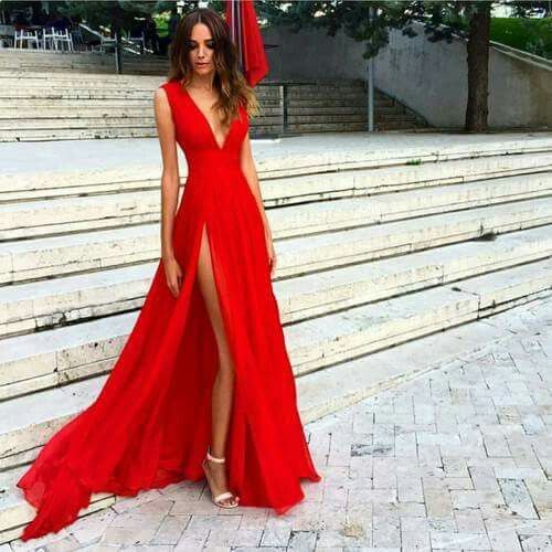 How to wear a red slit dress