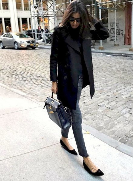 black blazer with gray slim fit jeans and pointy flats