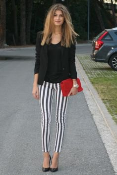How to wear red and white striped leggings