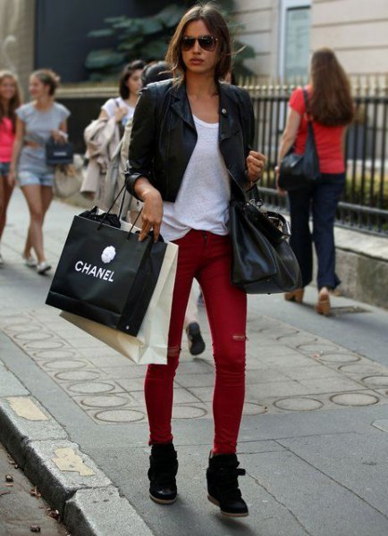 How to wear red skinny jeans
