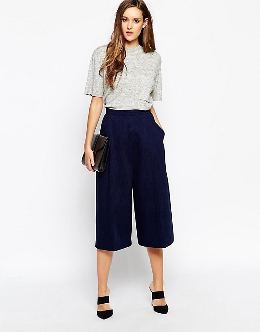 Dark blue cropped pants with wide legs