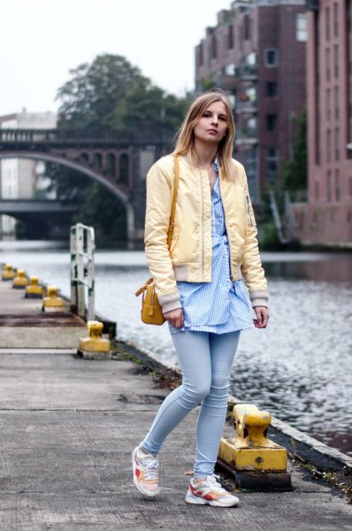 How to wear yellow bomber jacket