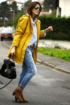 How to wear yellow coat
