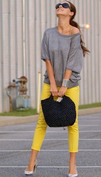 How to wear yellow jeans