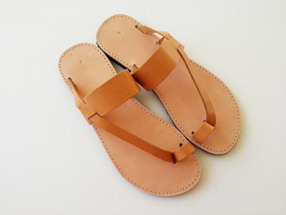 Women's toe ring sandals in brown with leather strips - handmade.