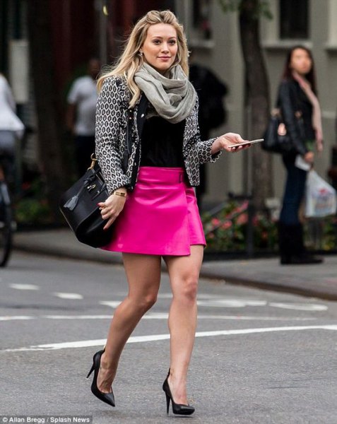 Pink leather skirt outfit ideas