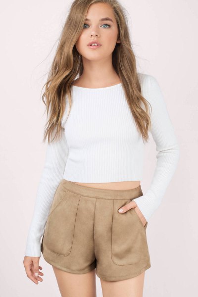 Suede shorts outfit ideas