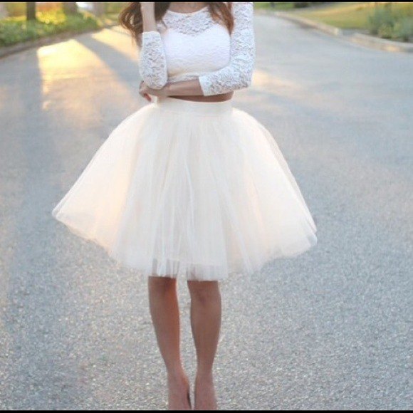 White Tulle Dress Outfit Ideas