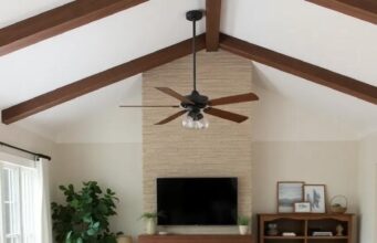 Embracing Comfort: Designing a Farmhouse Living Room with Light Wood Flooring Embracing Comfort: Designing a Farmhouse Living Room with Light Wood Flooring