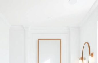 25 Elegant White Coastal Bathroom Ideas with Striking Accent Colors to Inspire Your Oasis 25 Elegant White Coastal Bathroom Ideas with Striking Accent Colors to Inspire Your Oasis