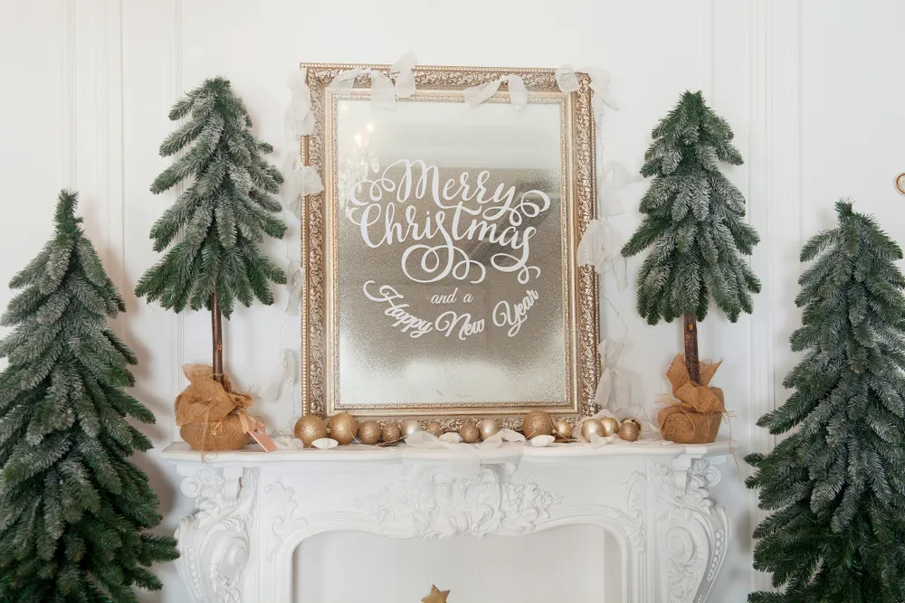 Gold mirrored holiday sign