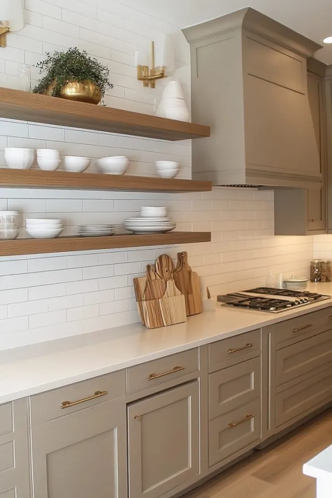 Combination of open shelves and cabinets