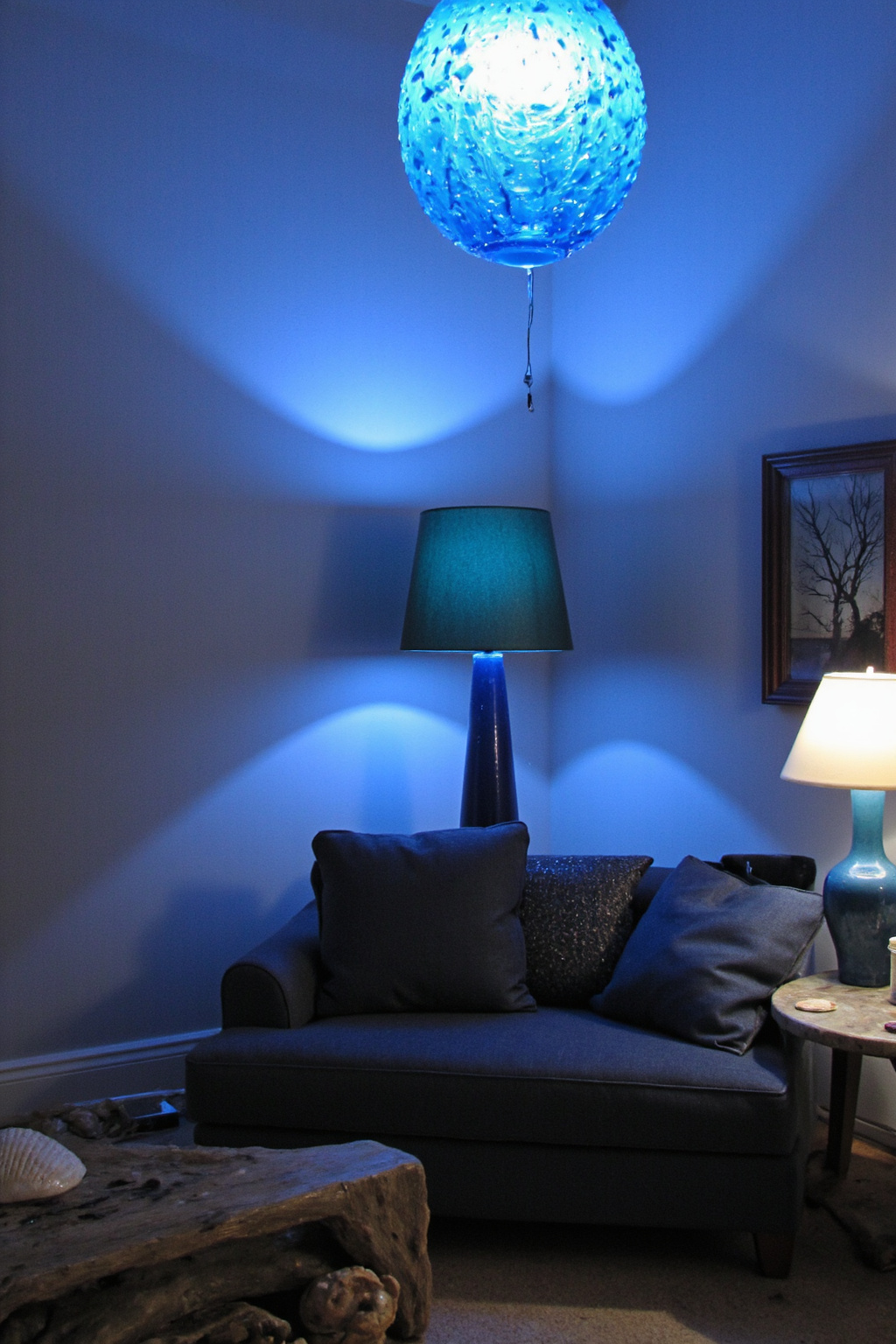 layered lighting living room, lighting living room ideas, ambiance lighting living room, light tone living room, warm lamps living room