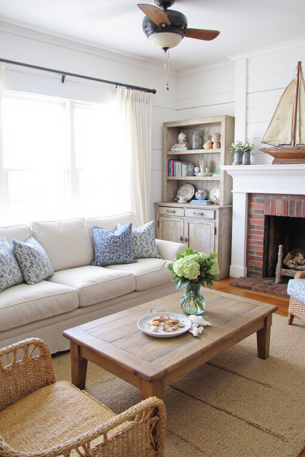 coastal cottage living room, beach house interior design, vintage beach cottage decor, cozy coastal living room, modern beach condo decor